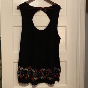 Torrid floral embroidered tank